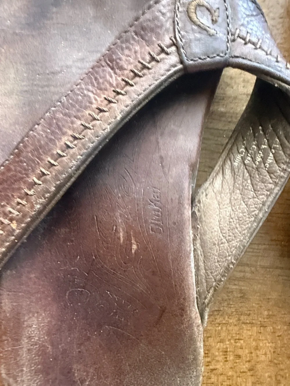 OluKai Haipo Men's Brown Leather Flip-Flop Sandals